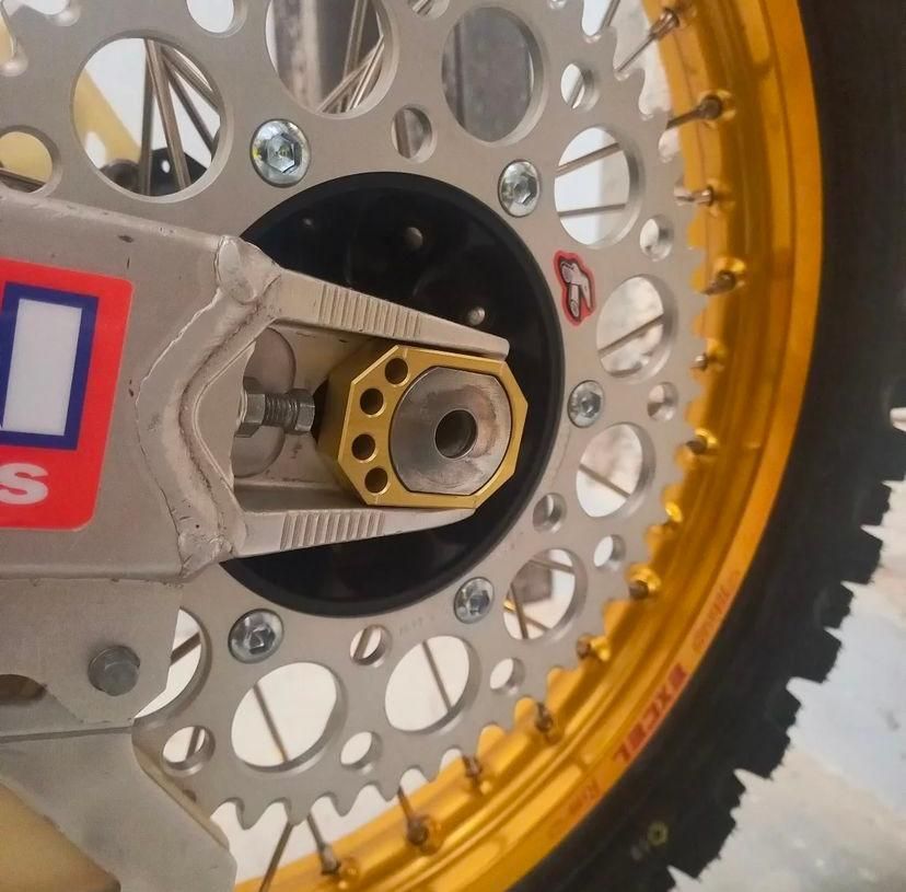 SUZUKI RM125 2000-2008 RM250 REAR WHEEL AXLE BLOCKS CHAIN ADJUSTER BLOCKS RM250