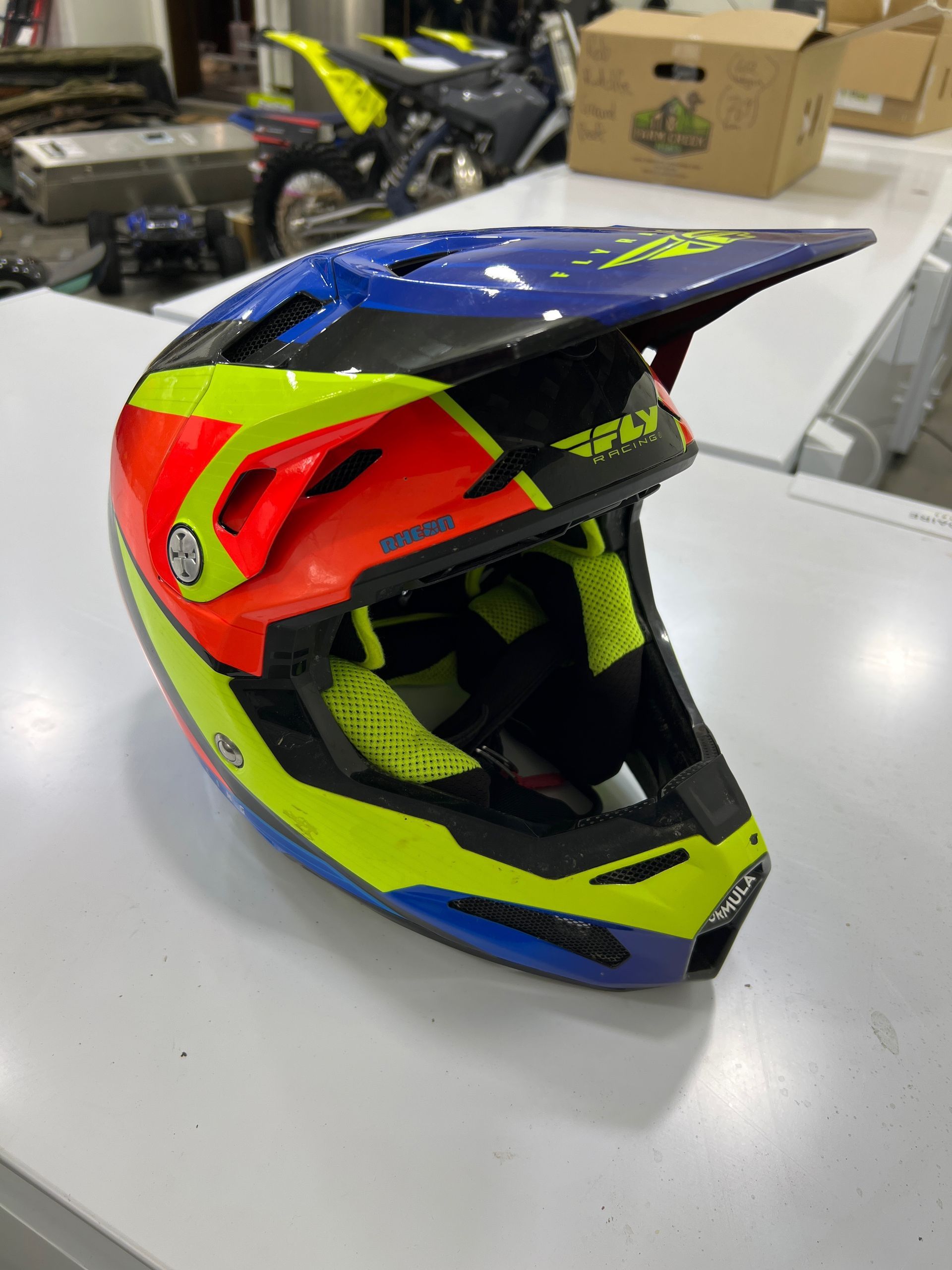 Fly Racing Formula Helmet -Rheon.
