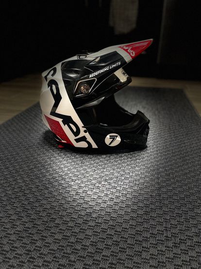 Bell Helmets - Size L