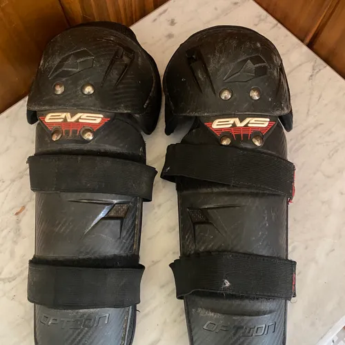 EVS Option Youth Knee Guard 