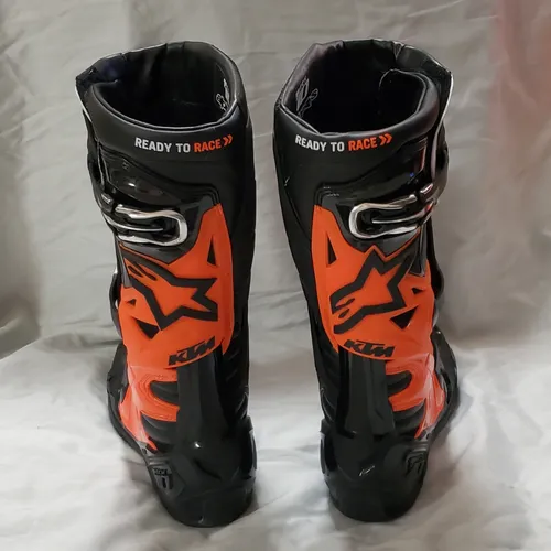 Alpinestars Tech 10 size 7    ONLY 15 MINUTES OF WEAR TIME!!