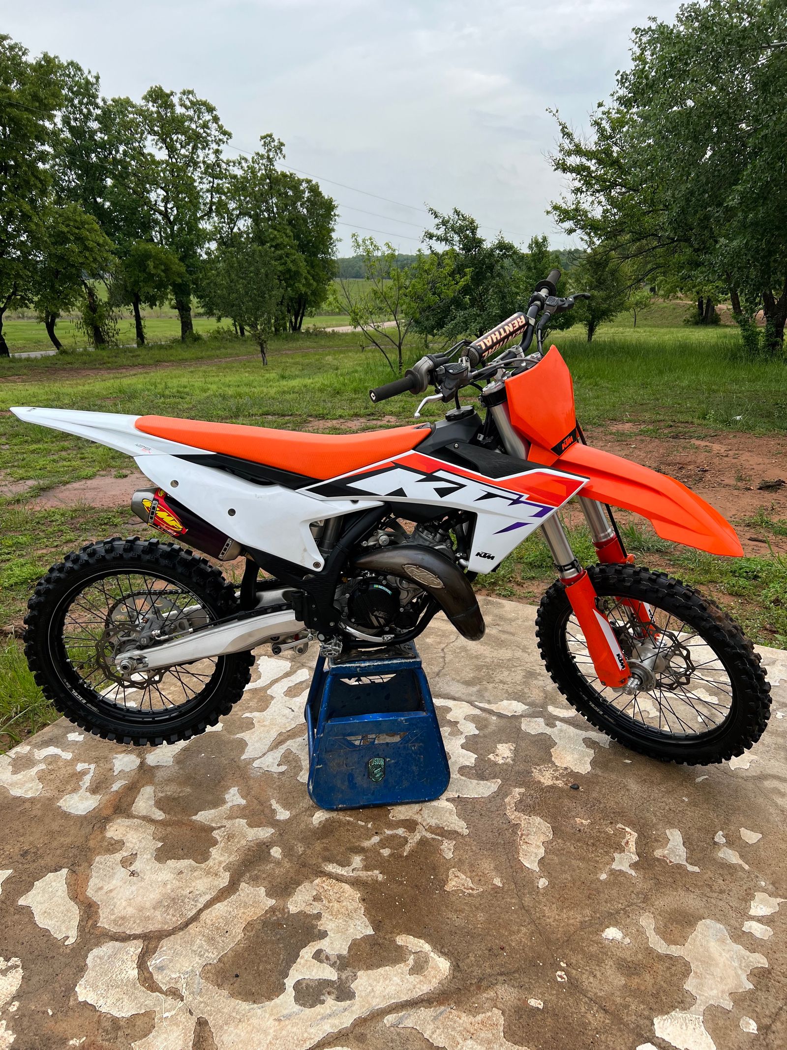suzuki 125 road bike