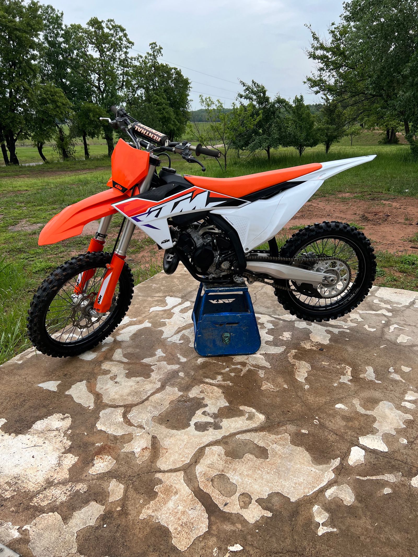 suzuki 125 road bike