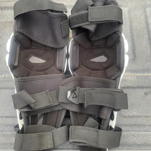 Leatt Knee/chin Guards