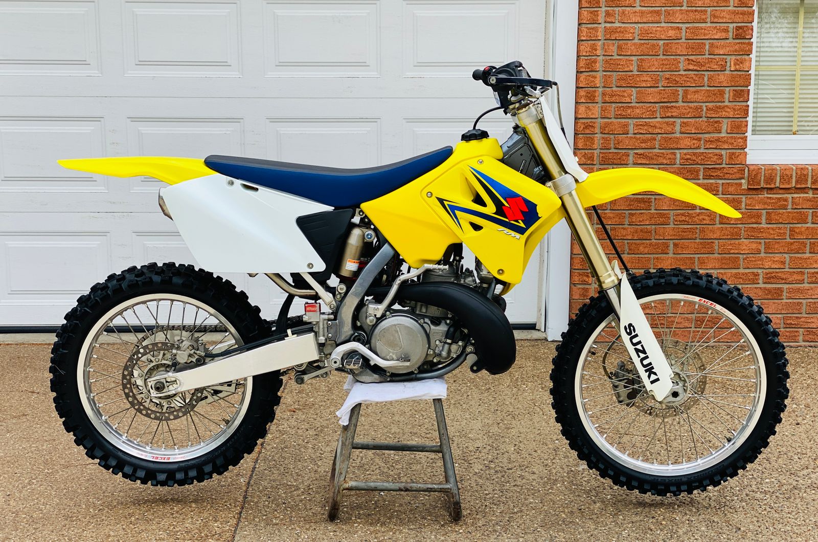 suzuki 250 4 stroke dirt bike