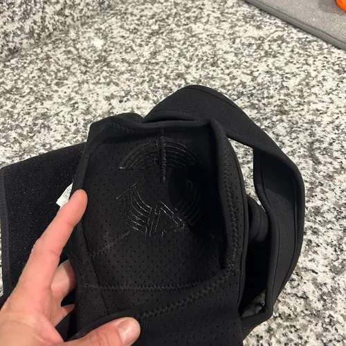 Leatt Shoulder Brace (right Shoulder)