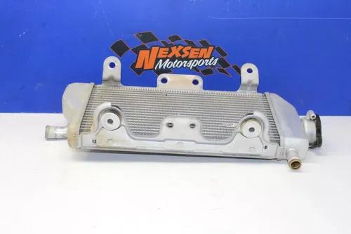 2006 Yamaha Yz450f Right Engine Motor Cooling Cooler Radiator