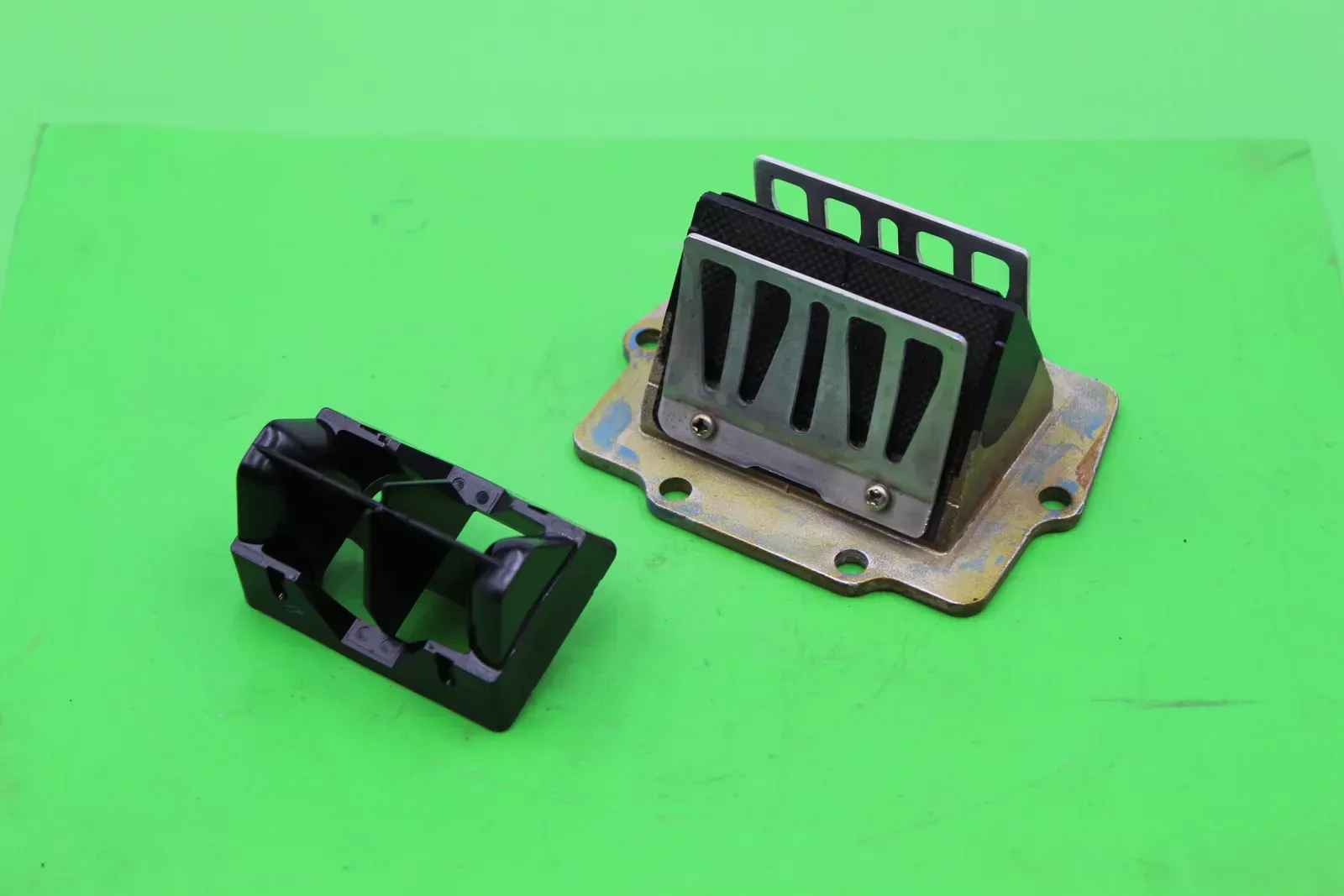 2004 Kawasaki Kx250 Intake Reed Block Assembly