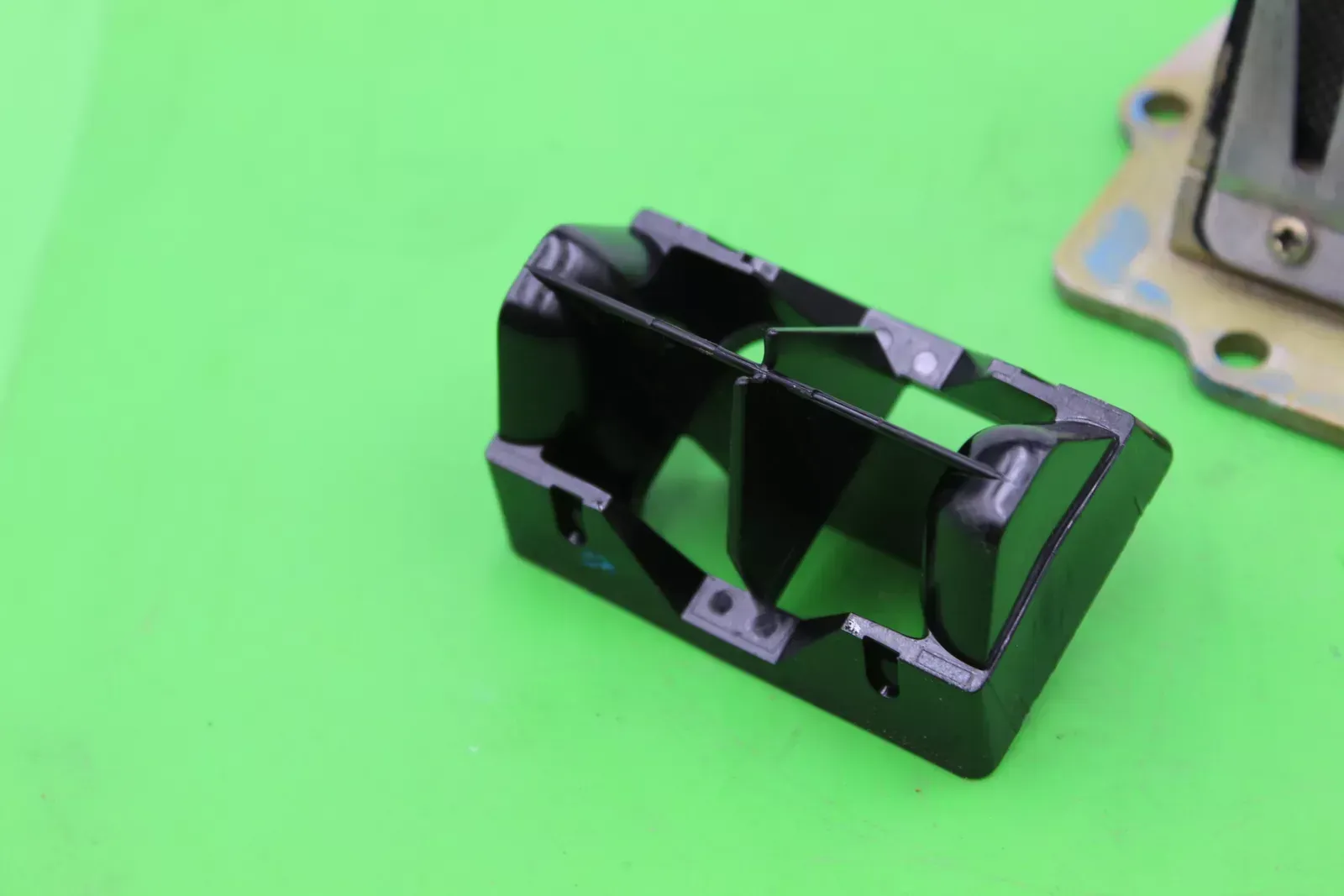 2004 Kawasaki Kx250 Intake Reed Block Assembly