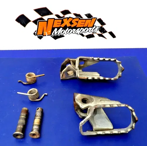 2003 Yamaha TTR125 Foot Peg Footrest Set 4GY-27421-00-00 4DA-27411-00-00