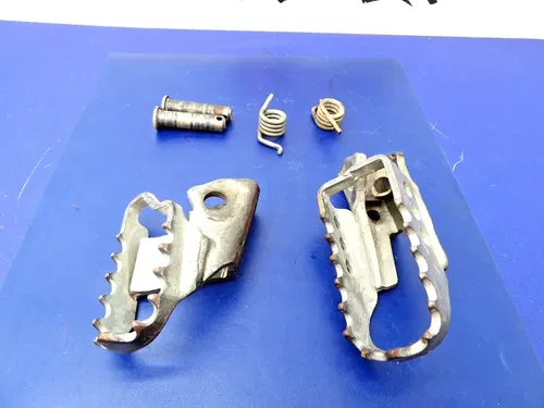 2003 Yamaha TTR125 Foot Peg Footrest Set 4GY-27421-00-00 4DA-27411-00-00
