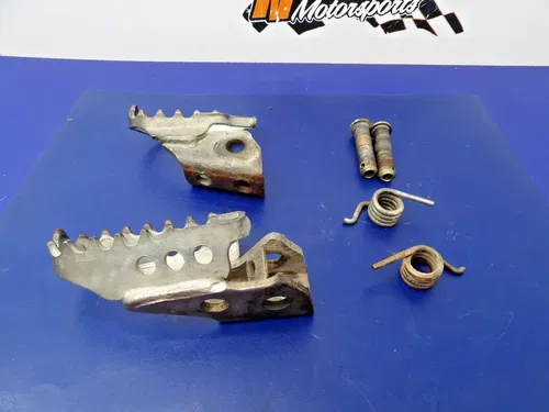 2003 Yamaha TTR125 Foot Peg Footrest Set 4GY-27421-00-00 4DA-27411-00-00