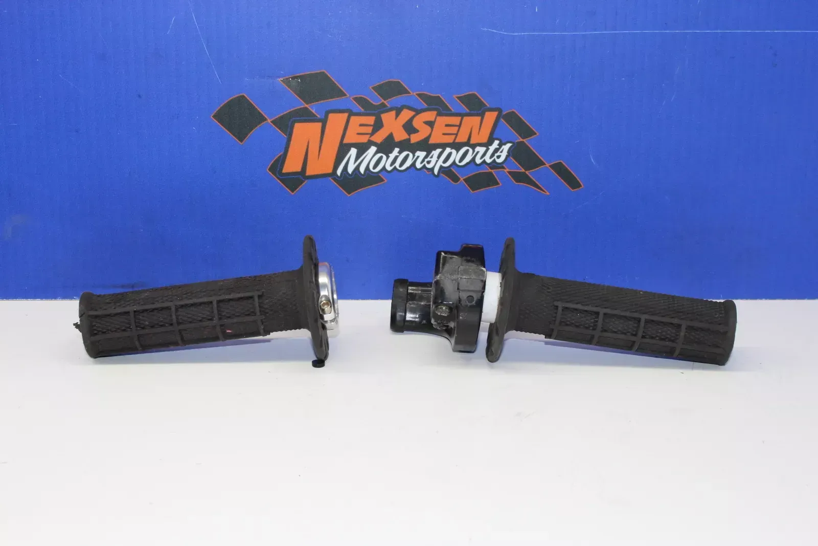 2006 Yamaha Yz450f Throttle Handle Guide Tube Housing W Locking Grips