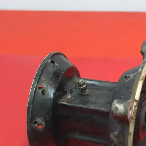 1992 Honda Cr250r Front Wheel Hub
