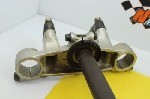 1983 Suzuki Rm125 Front Forks Clamp Triple Tree Stem