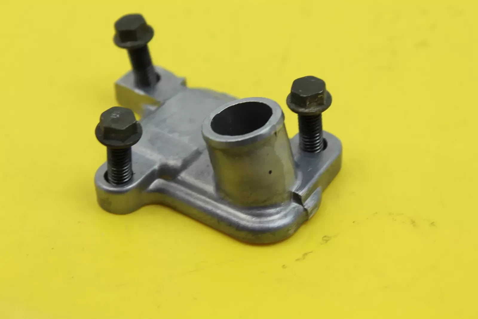 2000 Suzuki Marauder 800 Vz800 Engine Water Outlet Chamber