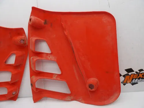 1986 Honda CR250R Side Panel Shroud Set 83520-KS6-000ZA 83620-KS6-000ZA