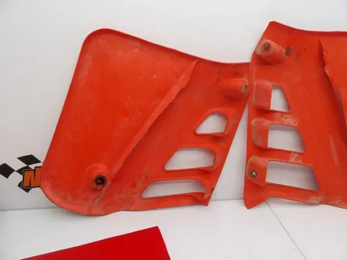 1986 Honda CR250R Side Panel Shroud Set 83520-KS6-000ZA 83620-KS6-000ZA