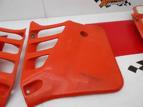 1986 Honda CR250R Side Panel Shroud Set 83520-KS6-000ZA 83620-KS6-000ZA
