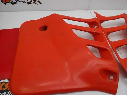 1986 Honda CR250R Side Panel Shroud Set 83520-KS6-000ZA 83620-KS6-000ZA