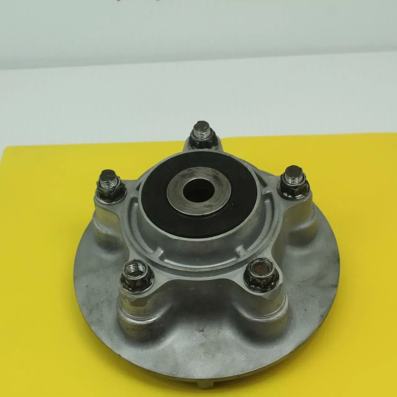 🏁 Rear Wheel Hub – Fits 1994 Suzuki Katana 600