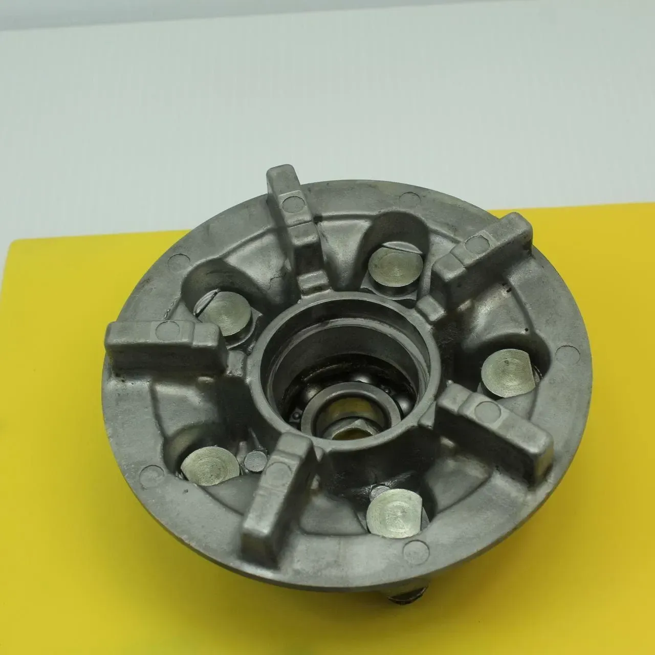 🏁 Rear Wheel Hub – Fits 1994 Suzuki Katana 600