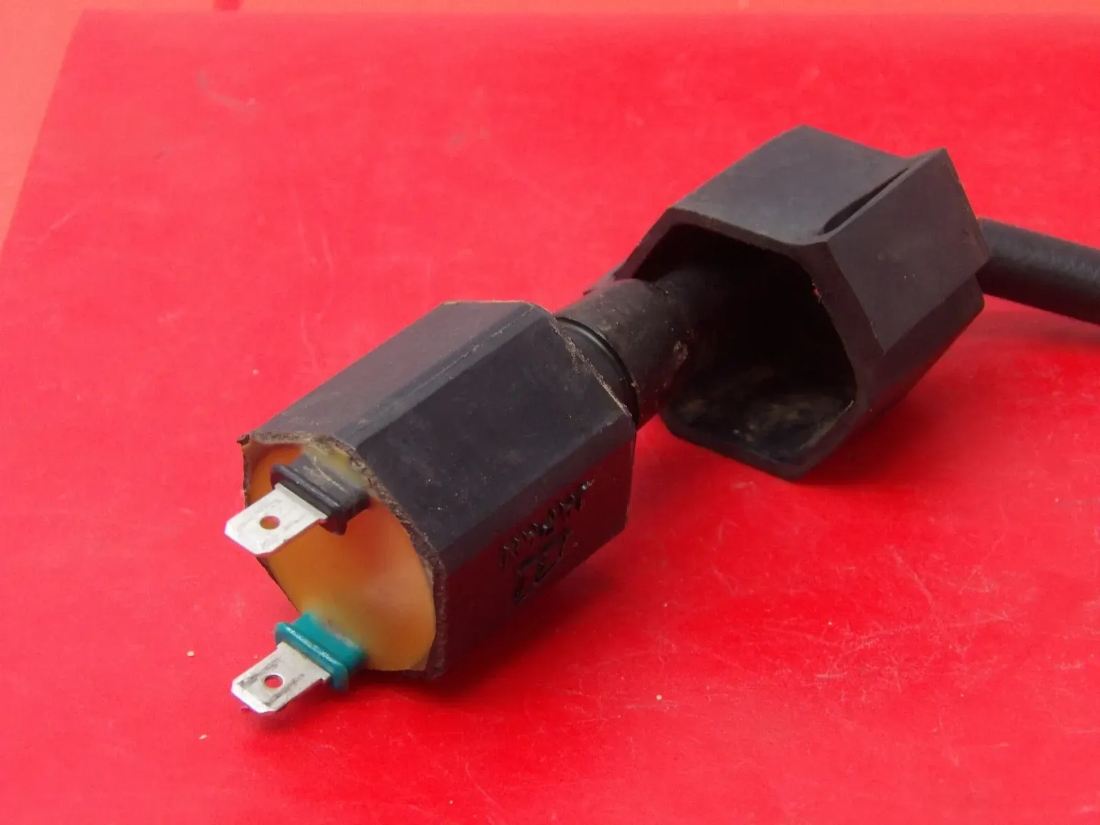 🏁 Ignition Coil Spark Plug Cap – Fits 1985 Honda ATC250SX