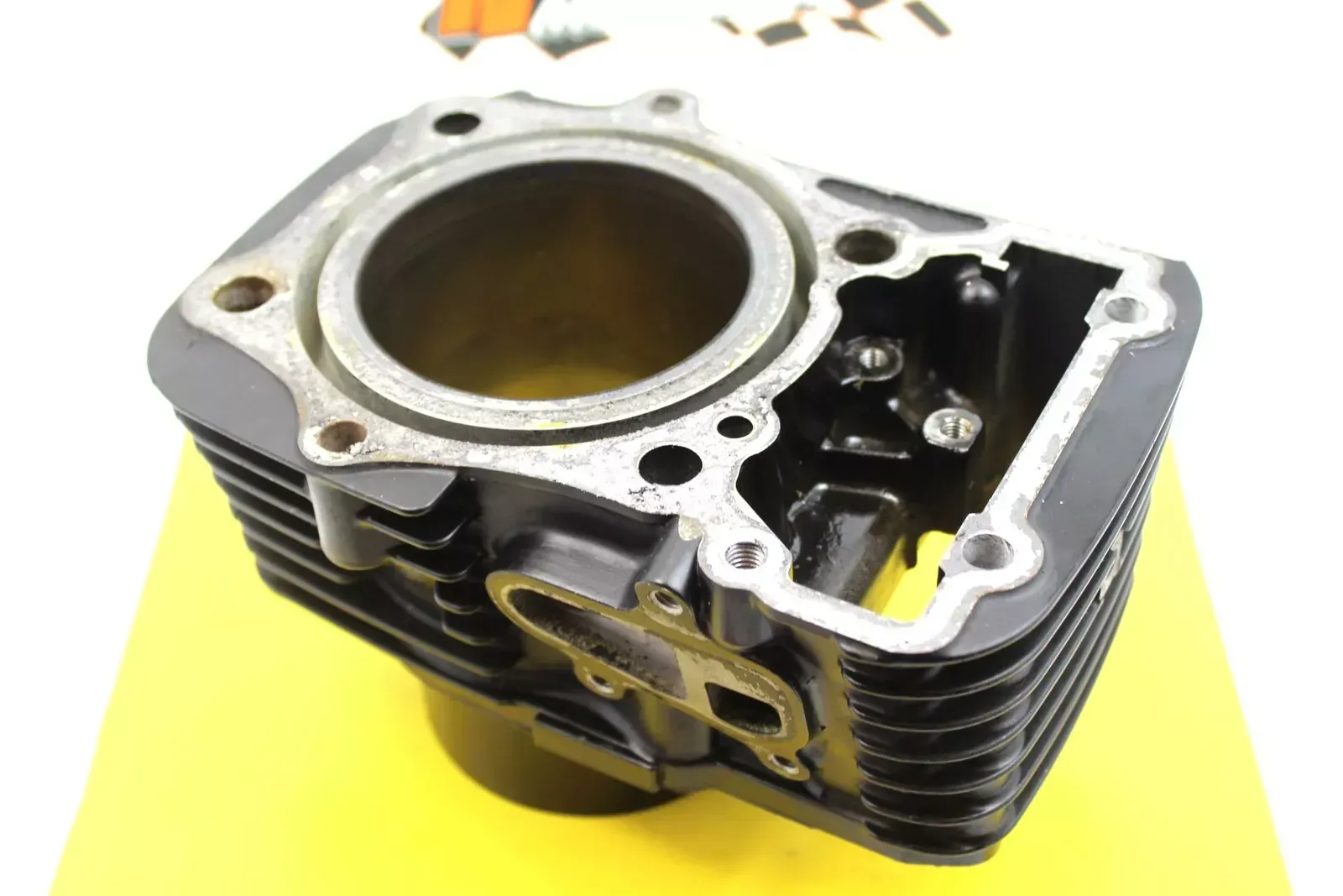 2000 Suzuki Marauder 800 Vz800 Engine Motor Rear Piston Cylinders Block Jug