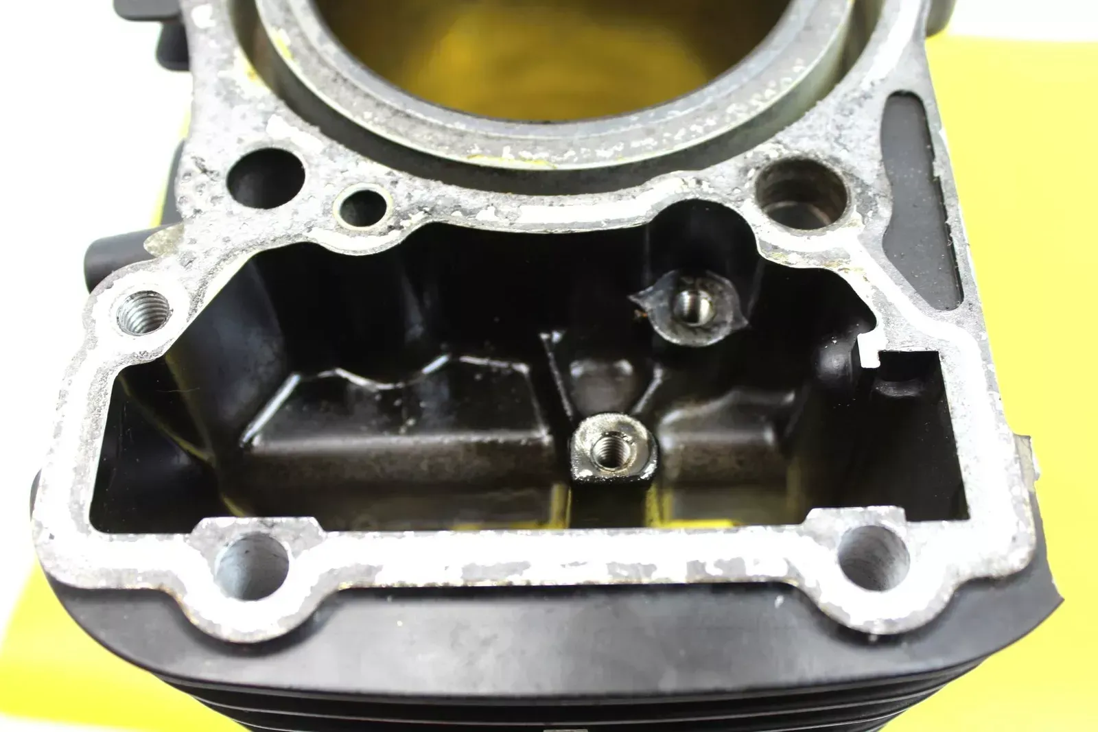 2000 Suzuki Marauder 800 Vz800 Engine Motor Rear Piston Cylinders Block Jug