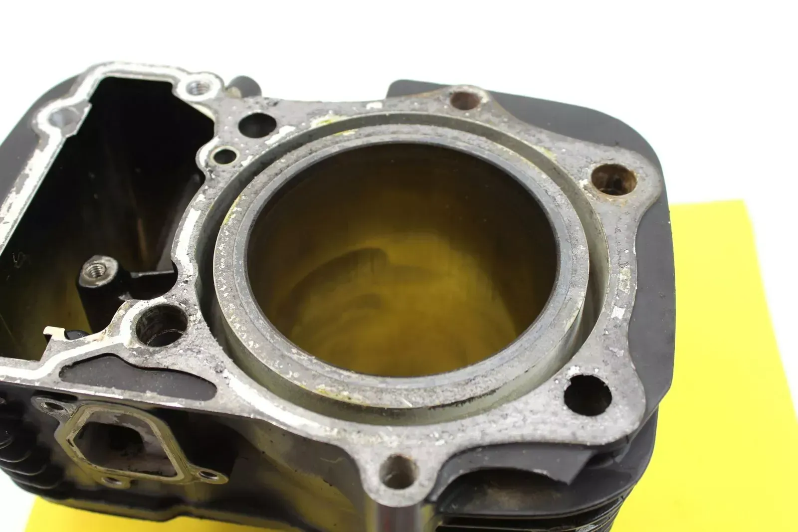 2000 Suzuki Marauder 800 Vz800 Engine Motor Rear Piston Cylinders Block Jug