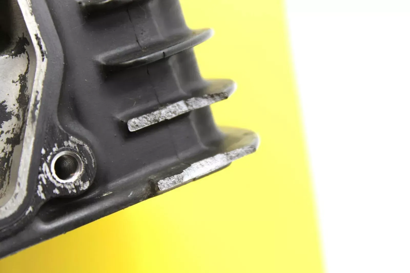 2000 Suzuki Marauder 800 Vz800 Engine Motor Rear Piston Cylinders Block Jug