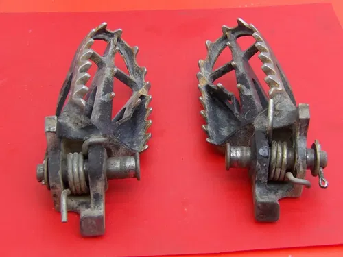 2005 Honda CRF450R Left Right Foot Rest Pegs