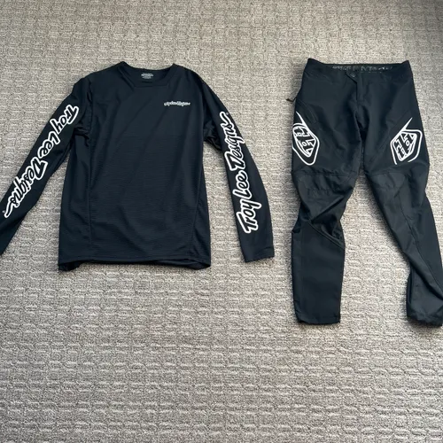 Youth Troy Lee Designs Gear Combo - Size M/28