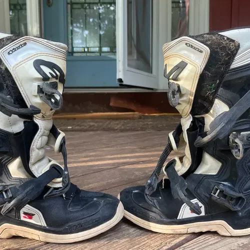 Alpinestars 2024 tech 3s