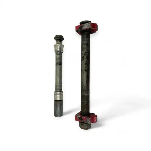 2002 Yamaha YZ250 Front and Rear Axle Set