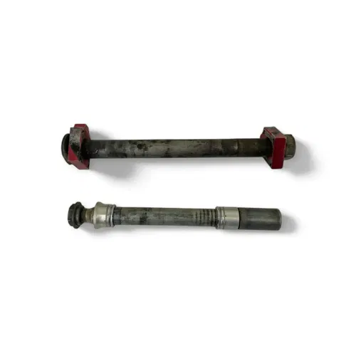 2002 Yamaha YZ250 Front and Rear Axle Set