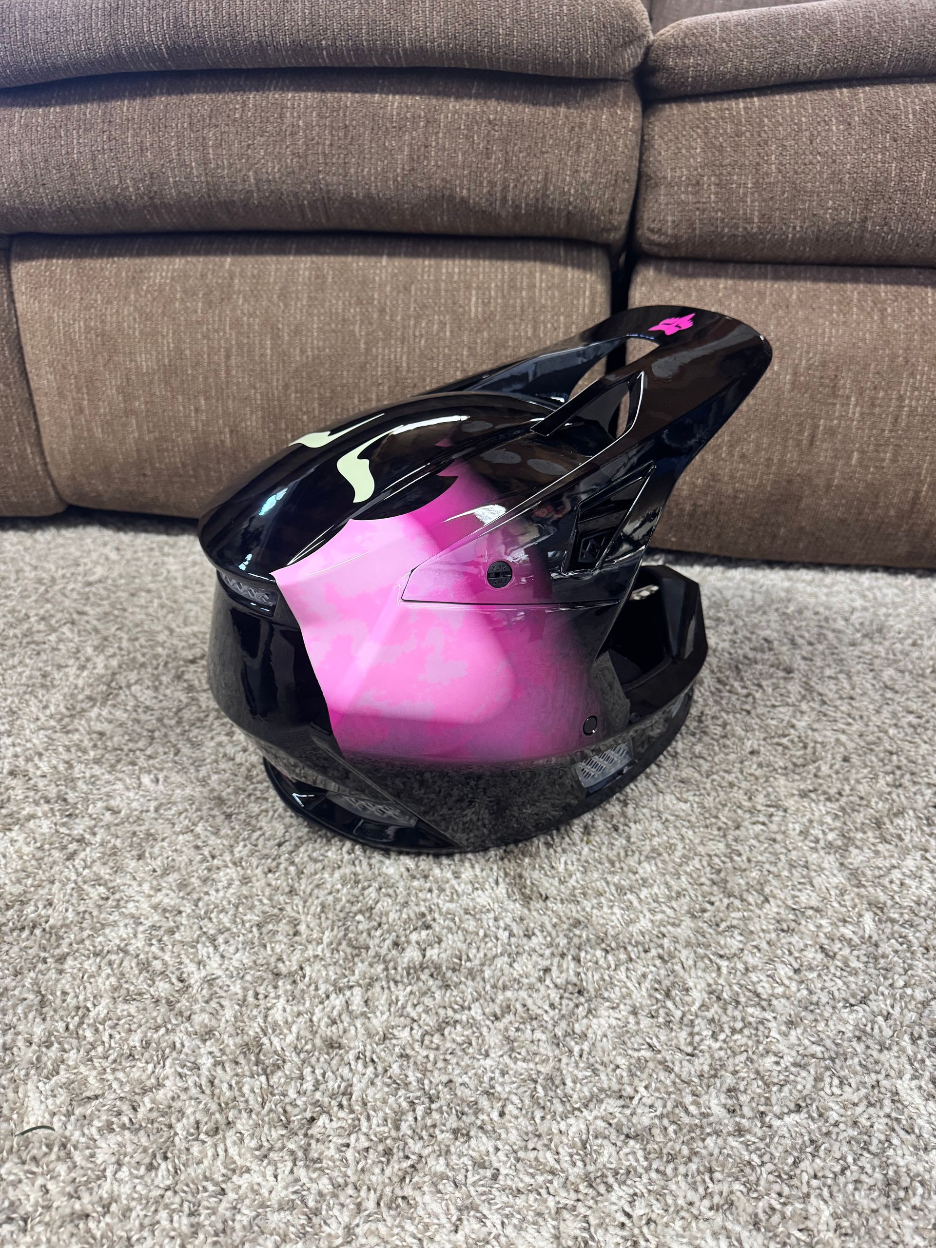 Fox V3 RS Detonate Helmet. Size: Large