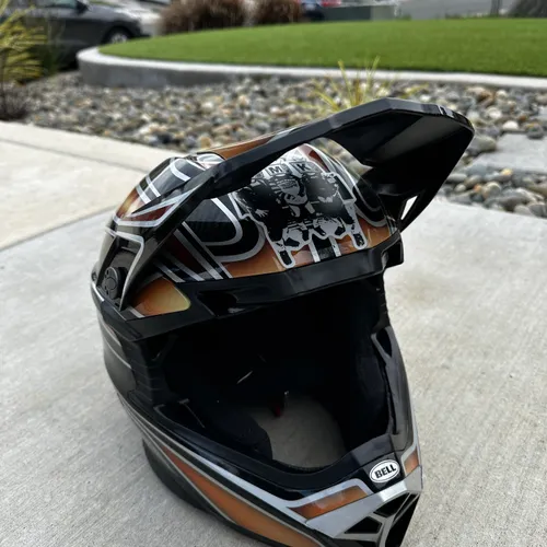 Bell Helmet Moto 10