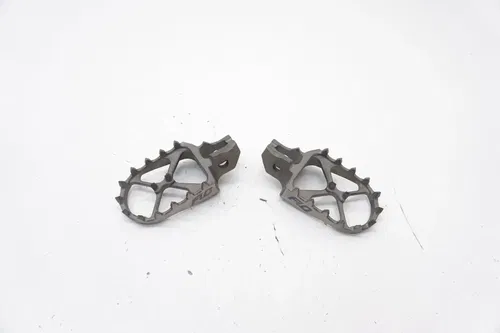 KTM 125-450 Flo Motorsports Footpegs Foot Pegs Peg Set MC SXF SX EX FC 16-22 M52
