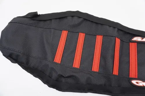Gas Gas 125-450 Guts Racing Gripper Seat Cover Black/Red MC EX 125-450 21-23 M51