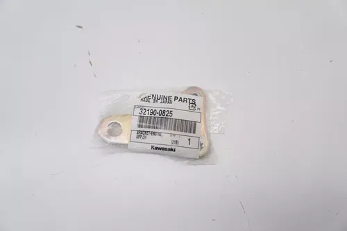KX250 Left Side Engine Mount OEM Upper Hanger Bracket 32190-0825 Kawasaki M18