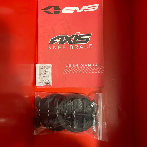 EVS axis sport knee brace pair - small