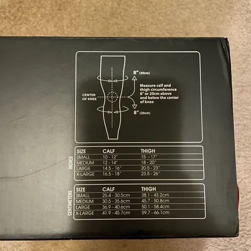 EVS axis sport knee brace pair - small