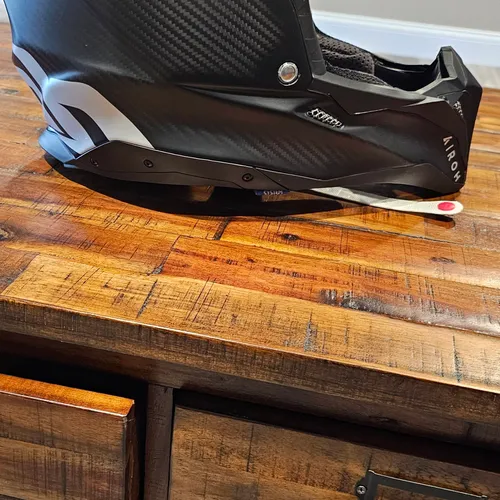 Airoh Aviator 3 Carbon AMS PLUS XL