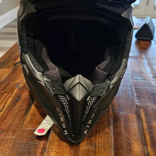 Airoh Aviator 3 Carbon AMS PLUS XL