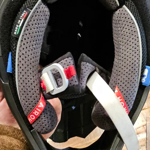 Airoh Aviator 3 Carbon AMS PLUS XL