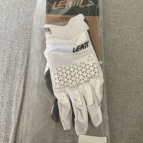 Leatt Gloves - Size M