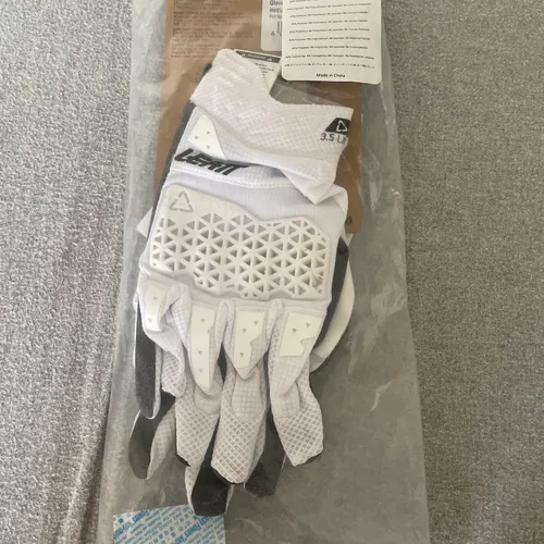 Leatt Gloves - Size M