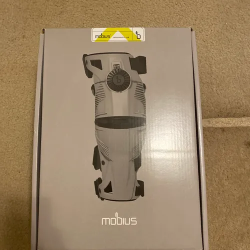 Mobius X8 Knee Braces - Size S