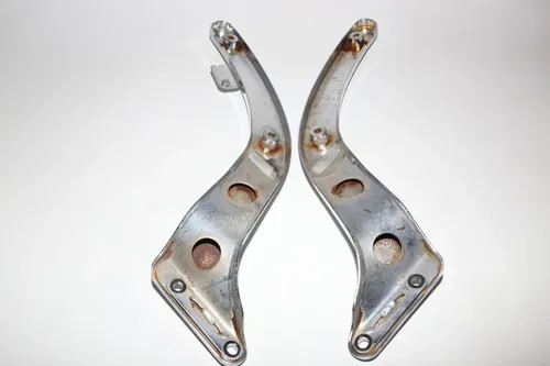 06-09 Yamaha V Star 650 Rear Passenger Fender Grab Rail Fender Struts OEM